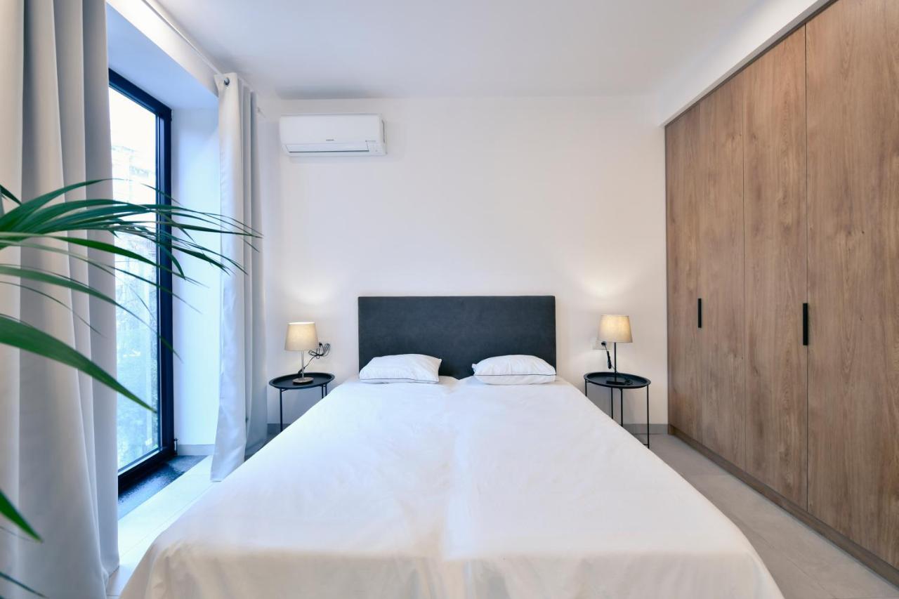 Collective Urban Villa In ティラナ エクステリア 写真