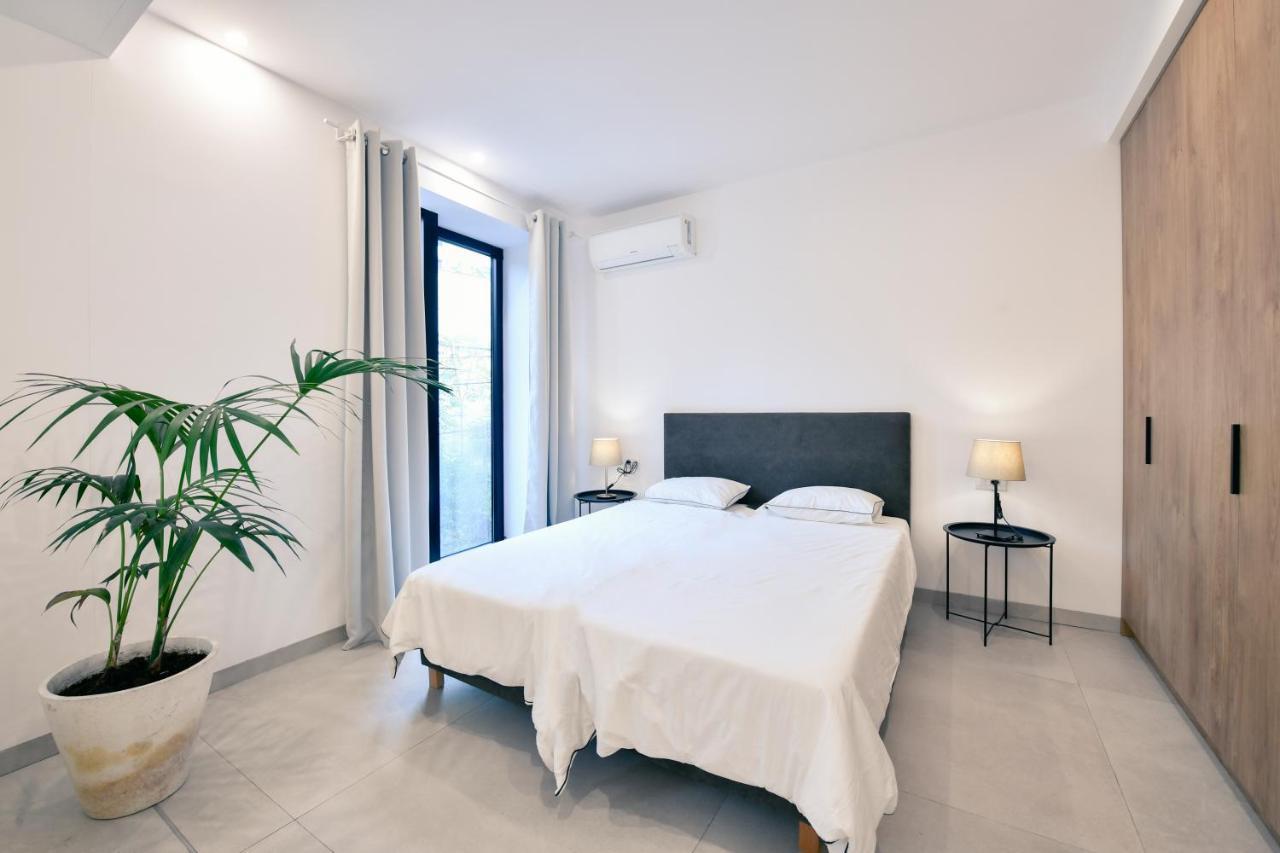 Collective Urban Villa In ティラナ エクステリア 写真