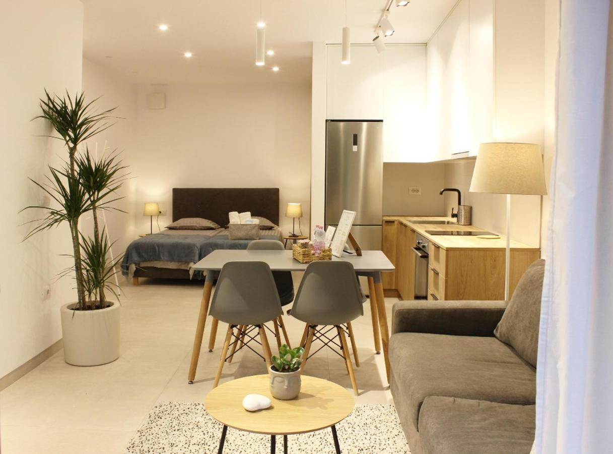 Collective Urban Villa In ティラナ エクステリア 写真