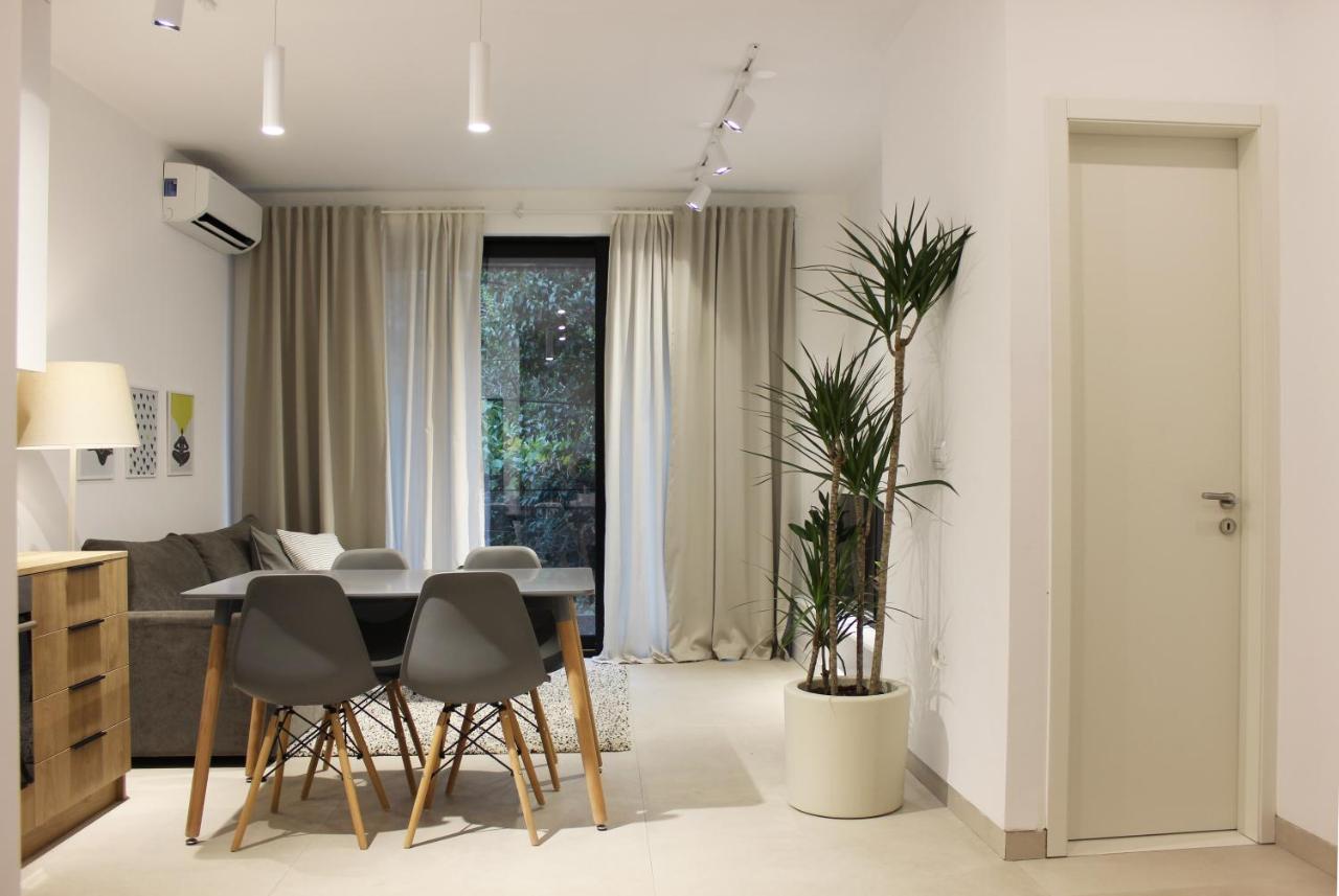 Collective Urban Villa In ティラナ エクステリア 写真